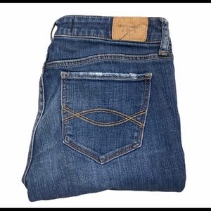 Abercrombie & Fitch • Skinny • Size: 6 • W28 L30